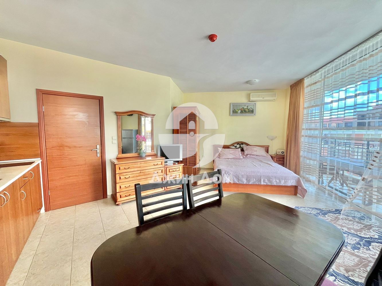 Едностаен апартамент с ГЛЕДКА МОРЕ в к-с Каролина, к.к Сл.бряг - 0