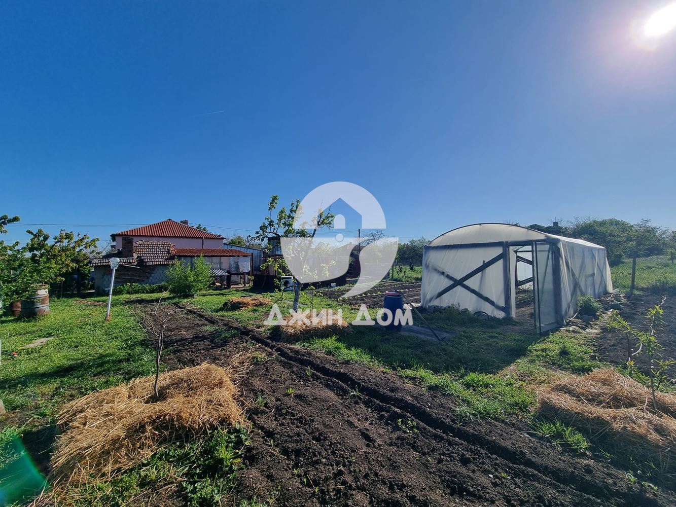 Едноетажна къща с двор в село Винарско, обл. Бургас - 0