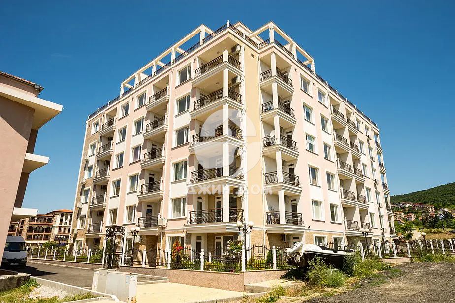 Просторен двустаен апартамент в к-с „Родина 2“, к.к. Свети Влас - 0