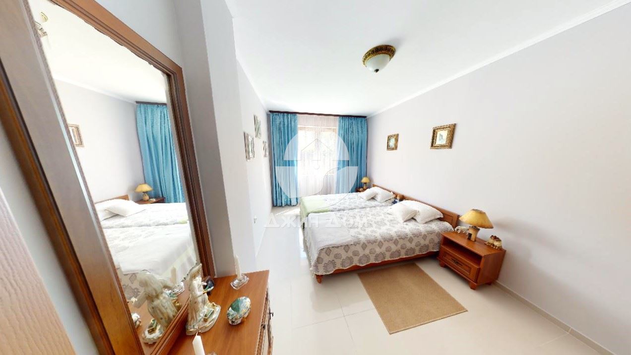 Двуетажна обзаведена къща с басейн, с. Кошарица - 0