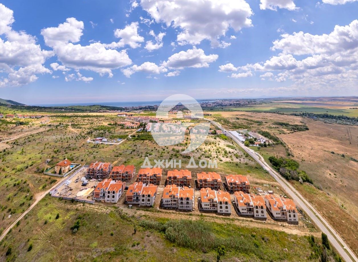 Просторни тристайни апартаменти в к-с „Гранд Вилидж“, с. Кошарица - 0