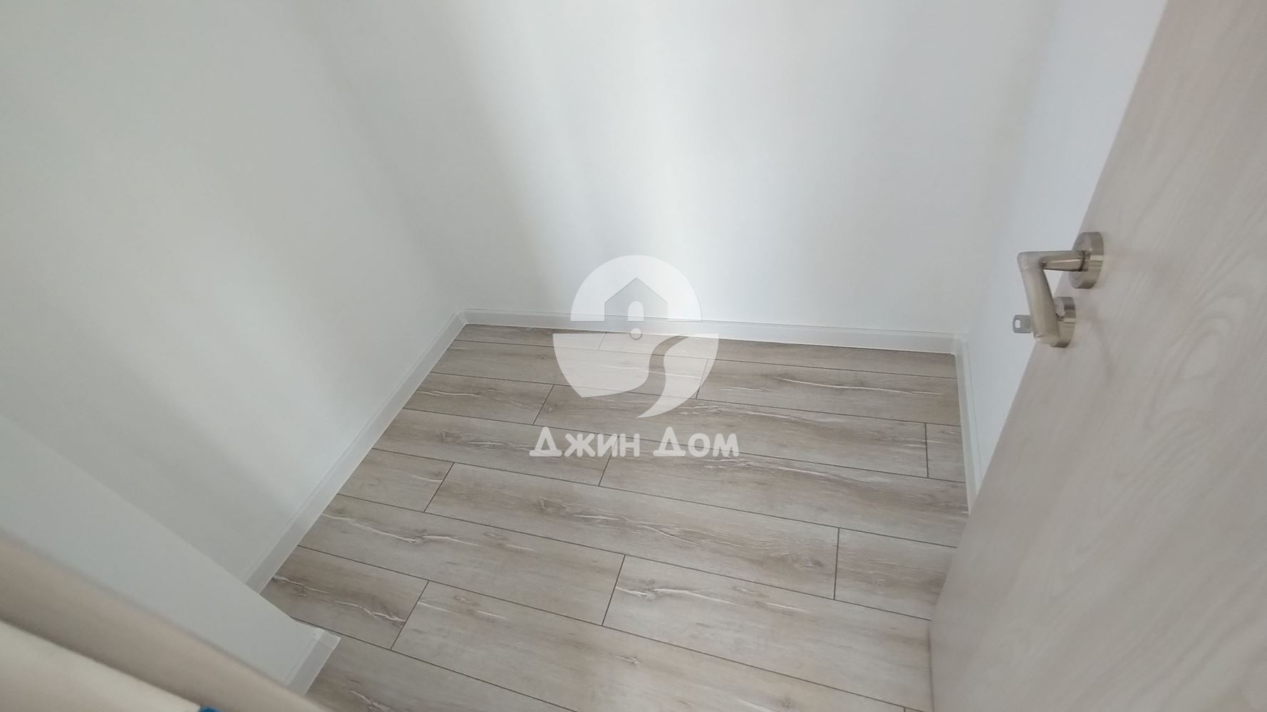 Триетажна къща с ГЛЕДКА МОРЕ в с. Кошарица - 0