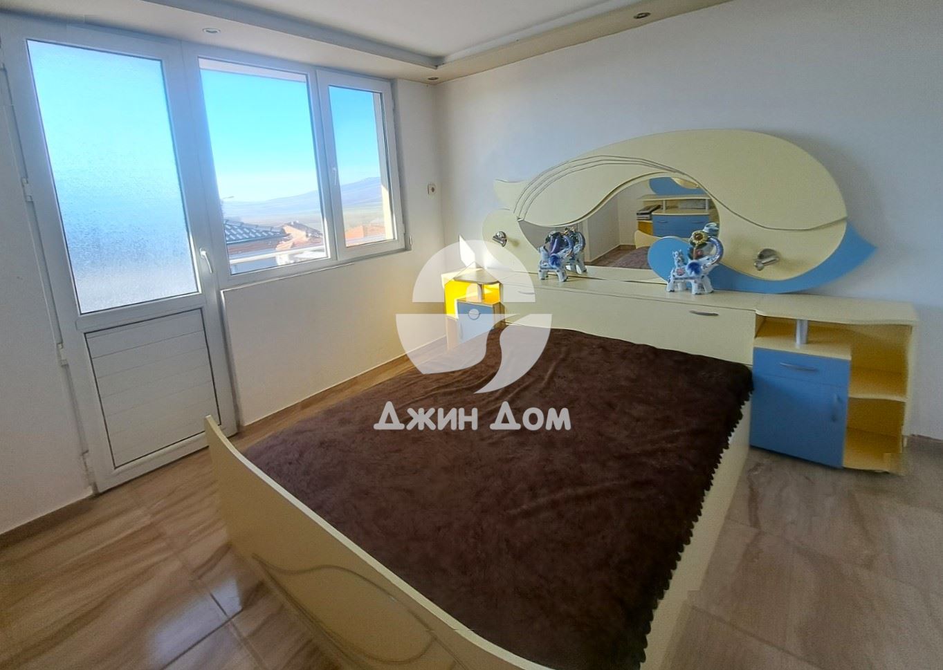 Двуетажна къща с 6 спални и гледка ПЛАНИНА в с. Черноград - 0