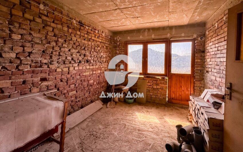 Триетажна къща с двор в с. Китка, обл. Бургас - 0