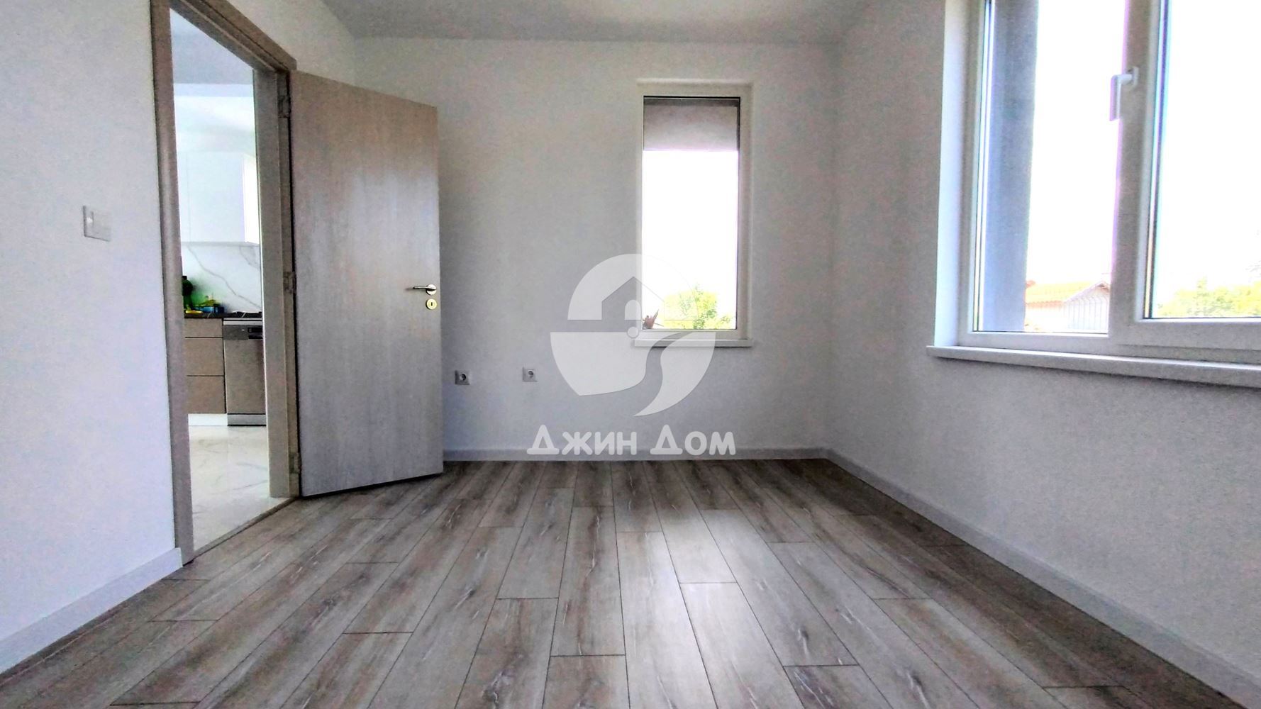 Триетажна къща с ГЛЕДКА МОРЕ в с. Кошарица - 0