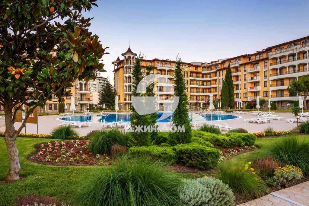 Просторен обзаведен едностаен апартамент в к-с Роял Сън, Слънчев бряг - 0