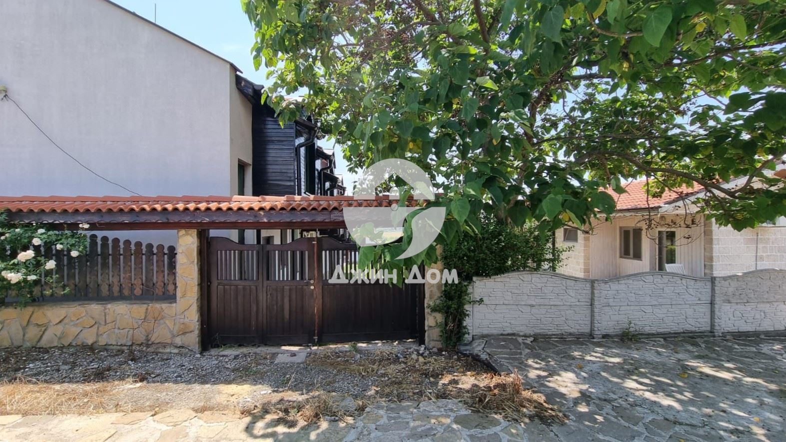 Двуетажна къща таунхаус в с. Кошарица - 0