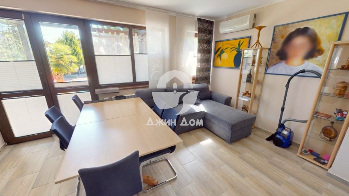 Обзаведена триетажна къща в к-с Свети Георги, с. Кошарица - 0