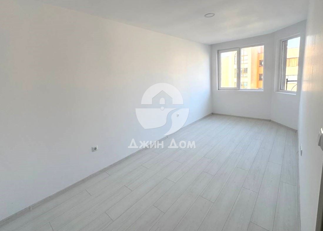 Просторен тристаен апартамент в к-с Ж'адор Сикрет Гардън, Слънчев бряг - 0