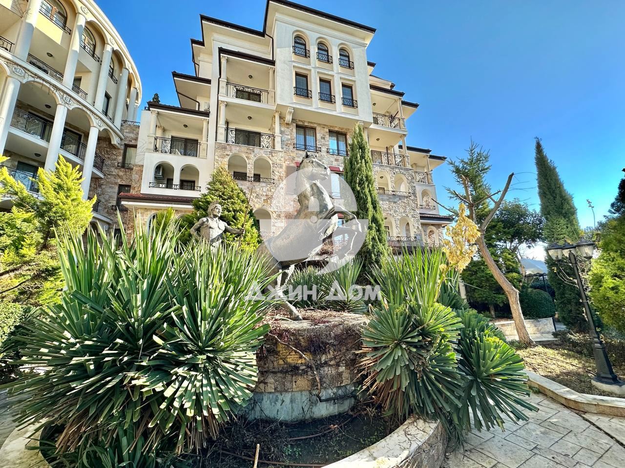 Четиристаен триетажен пентхаус в к-с „Естебан“, гр. Несебър - 0