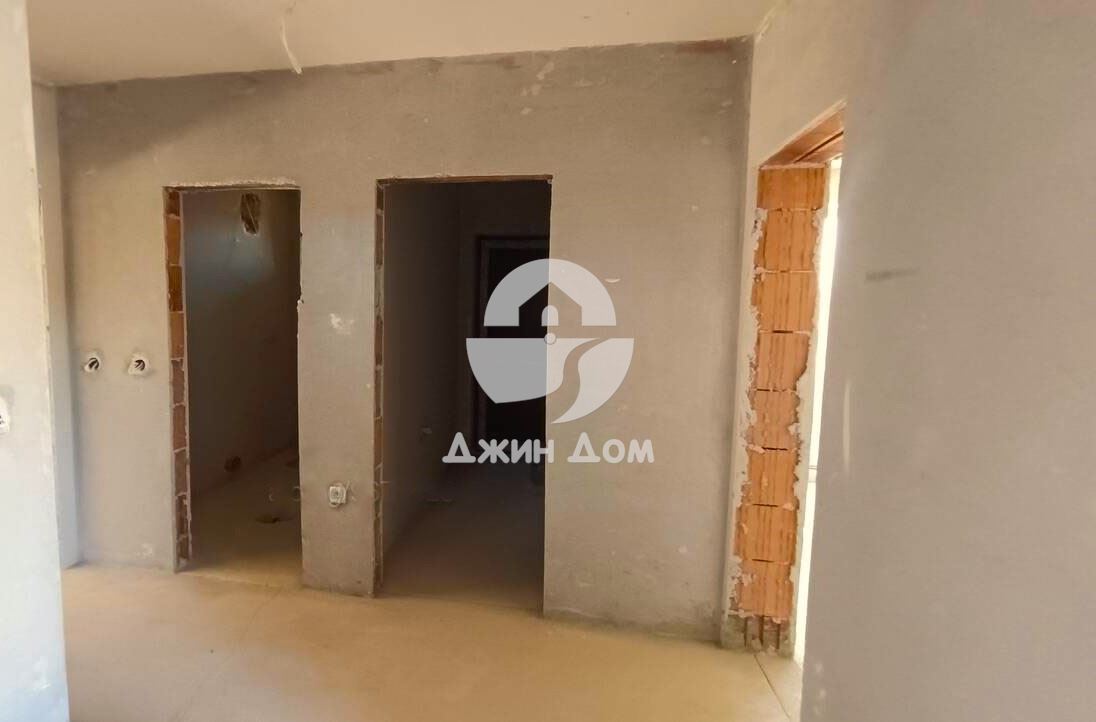 Просторна самостоятелна двуетажна къща в с. Полски извор - 0