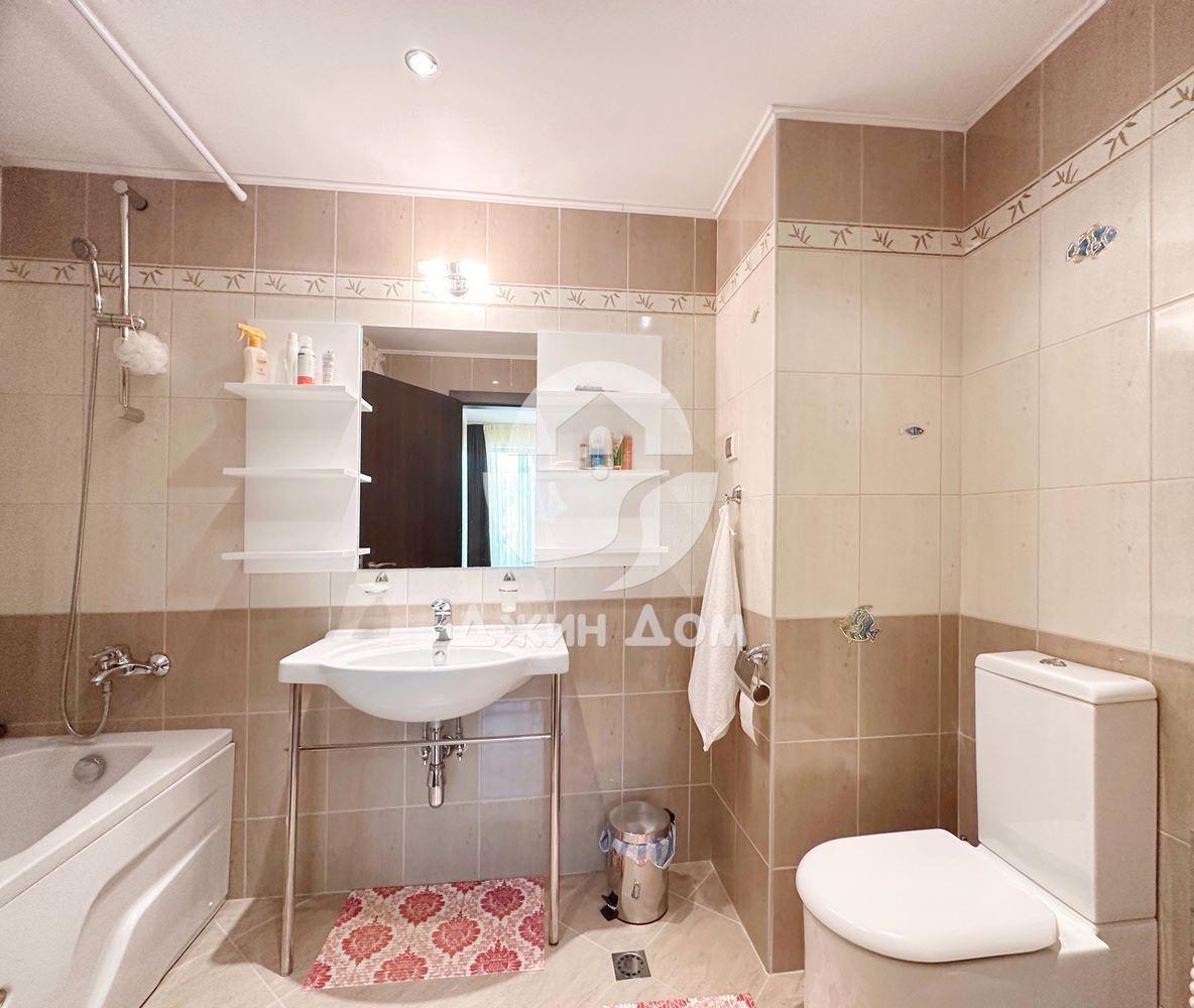 Просторен тристаен апартамент в к-с Петер Хаус, Слънчев бряг - 0