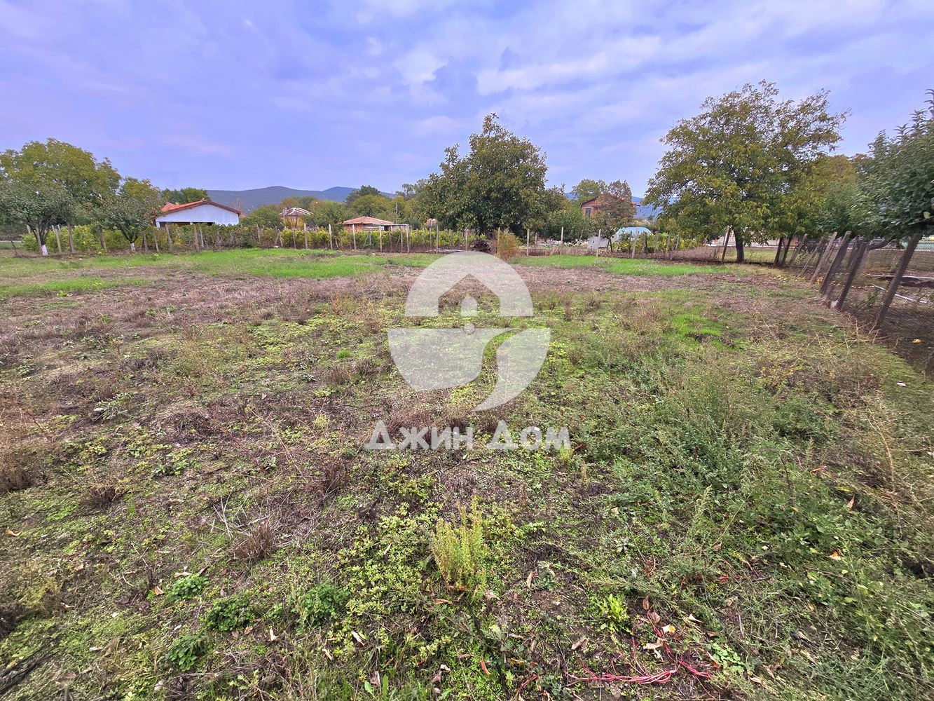 Поземлен имот в с. Гюльовца - 0