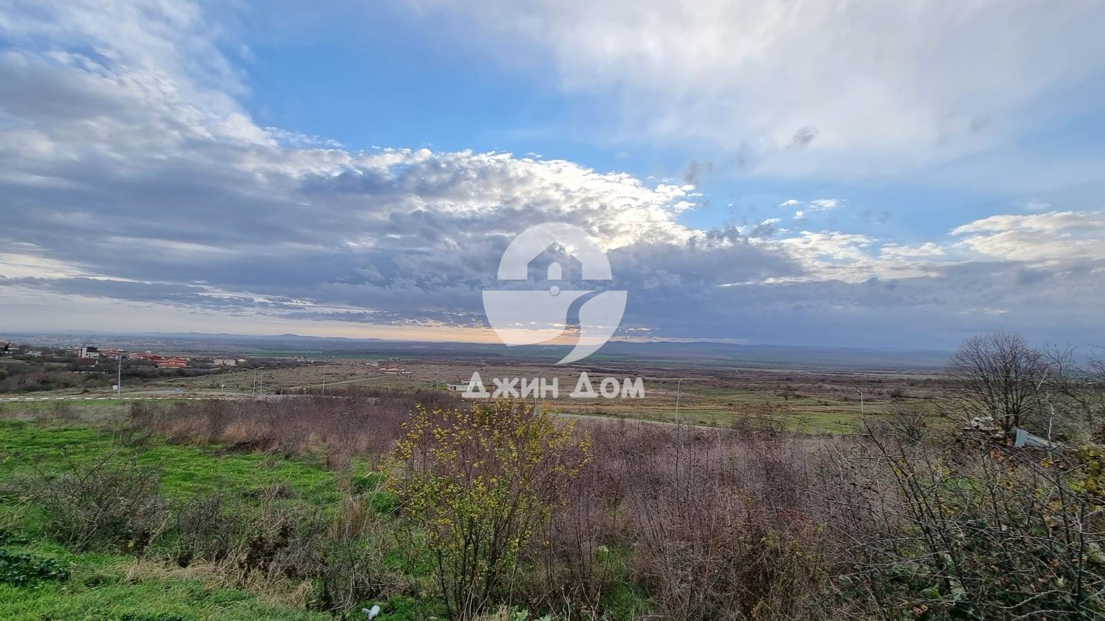 Урегулиран поземлен имот в с. Кошарица - 0