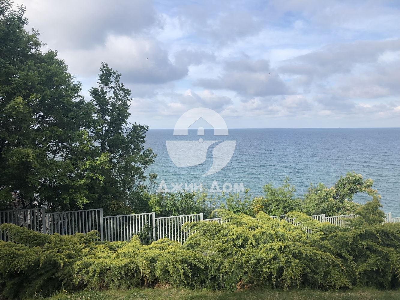 Двустаен апартамент с ПАНОРАМА МОРЕ в к-с „Силвър Бийч“, гр. Бяла - 0