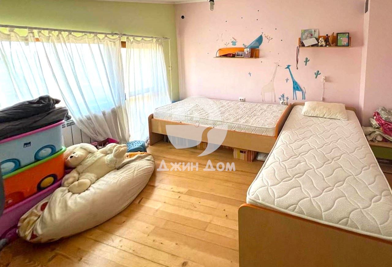 Просторна триетажна къща с ГАРАЖ в кв. Банево, гр. Бургас - 0