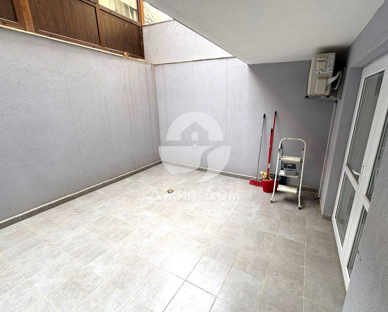 Стилен тристаен апартамент с ДВОР в гр. Свети Влас - 0