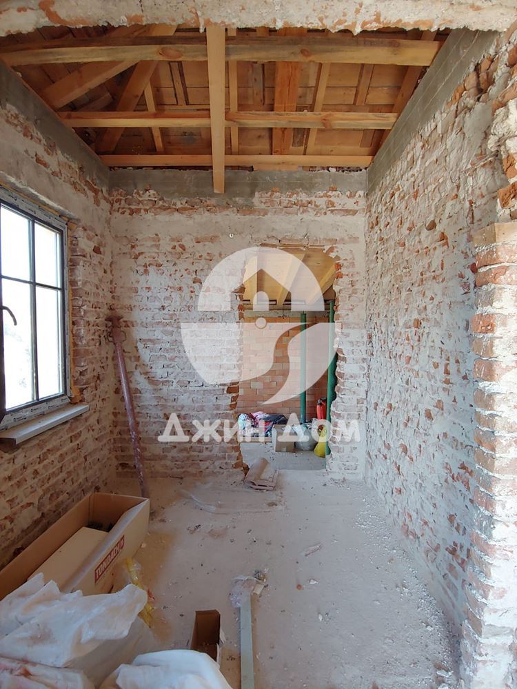 Едноетажна къща с двор в с. Тръстиково - 0