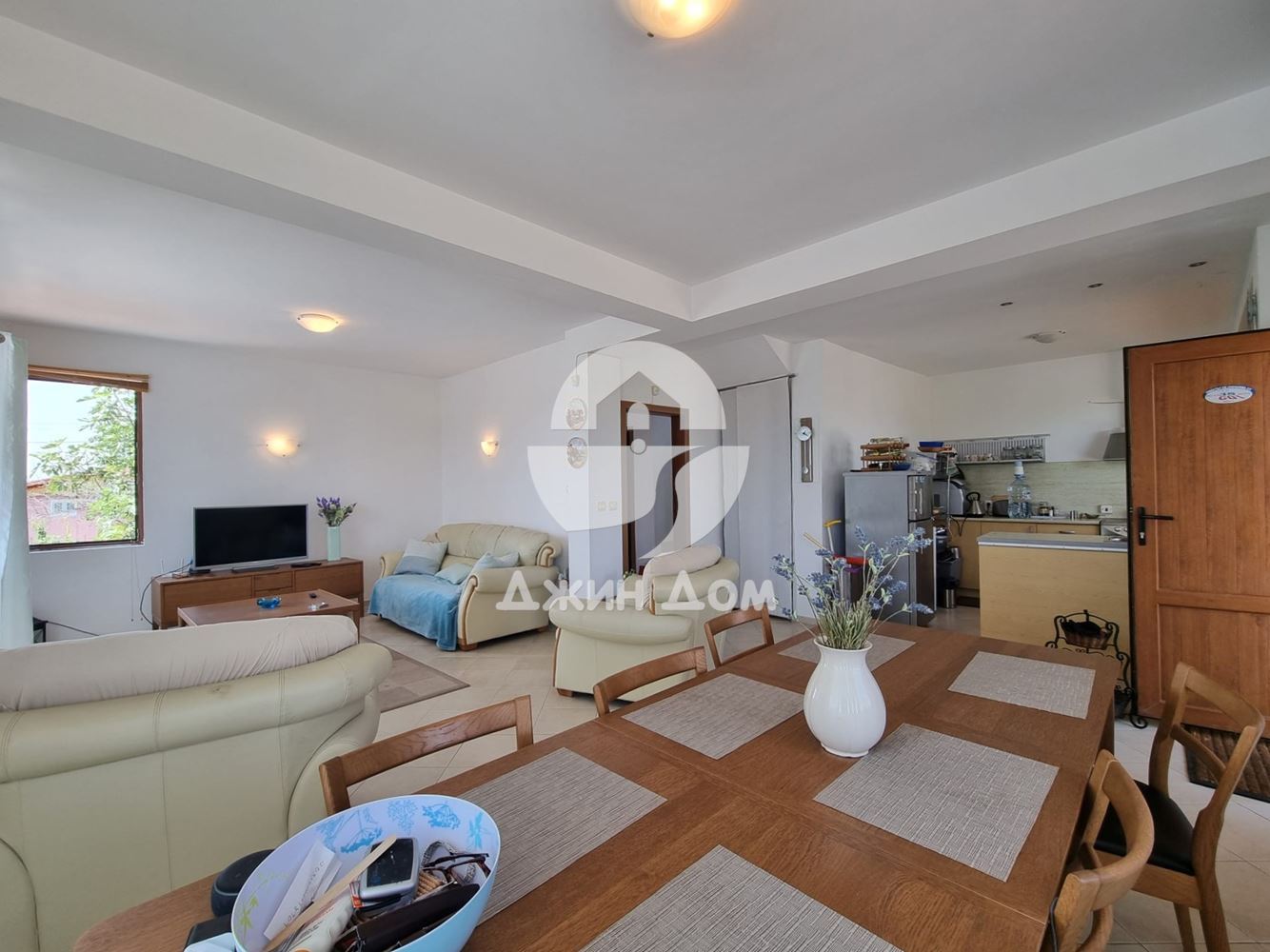 Двуетажна къща с басейн в с. Горица - 0