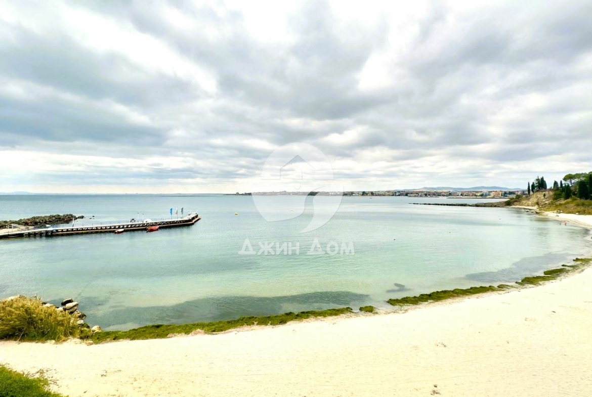 Тристаен апартамент с ПАНОРАМА МОРЕ в Акротирия Бийч, гр. Несебър - 0