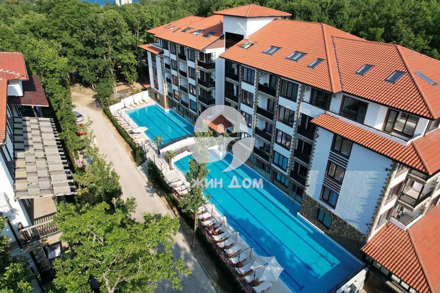 Просторен двустаен апартамент в к-с Грийн Парадайз, гр. Приморско - 0