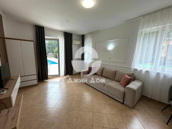 Четиристаен апартамент в к-с „Хоризонт“, к.к. Слънчев бряг - 0