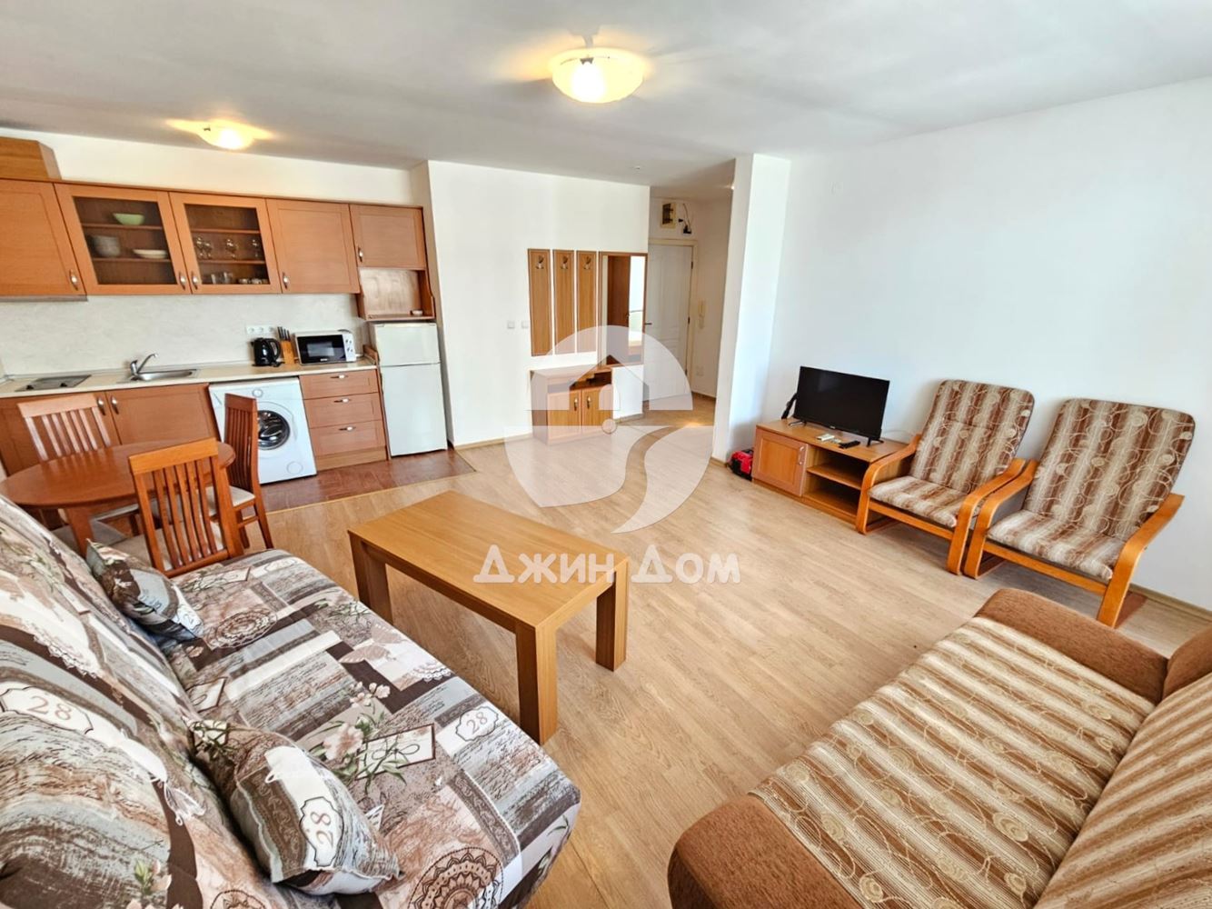 Двустаен апартамент в к-с „Ривиера Форт Бийч”, с. Равда - 0