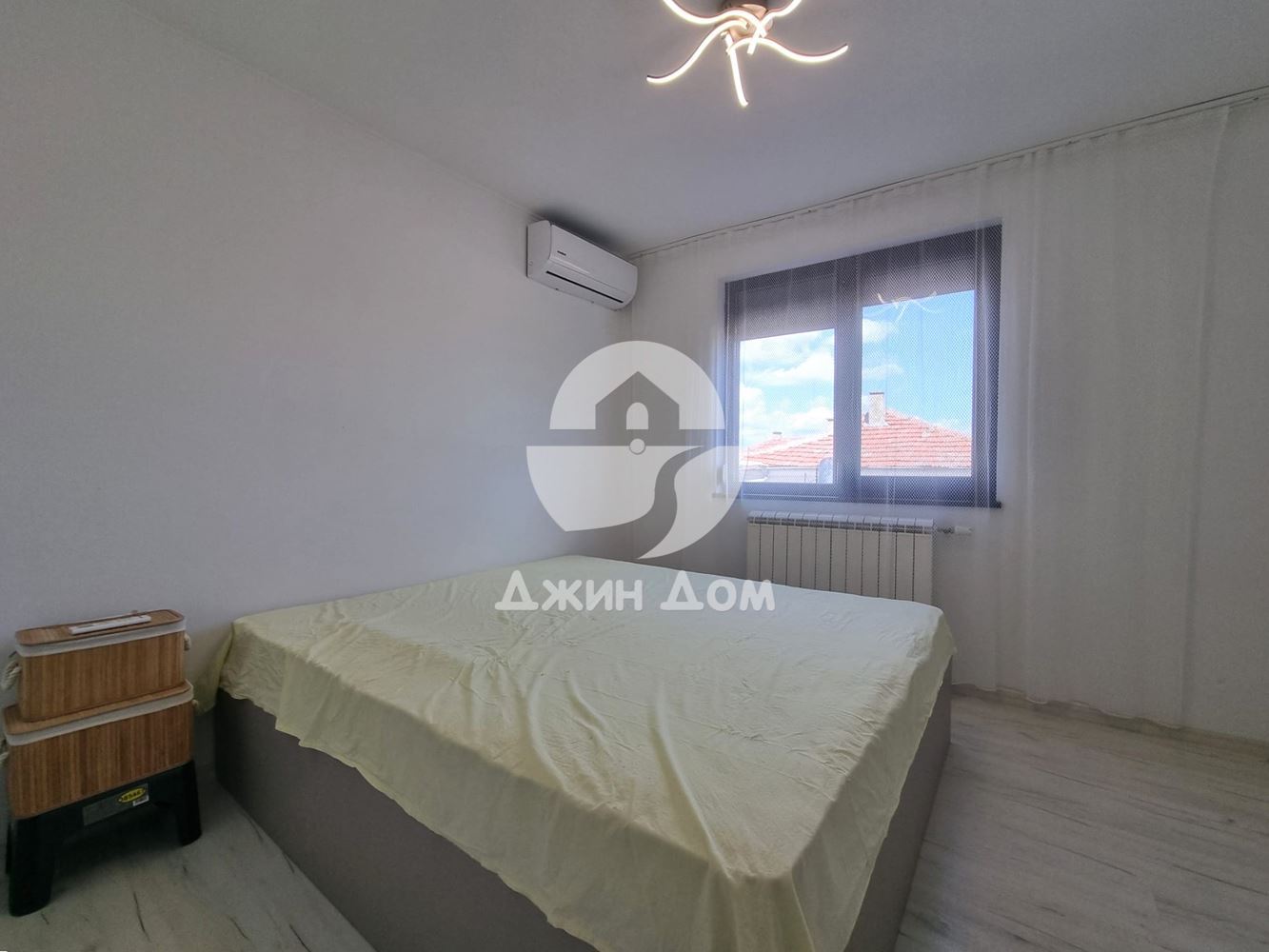 Двуетажна къща с двор в с. Медово - 0