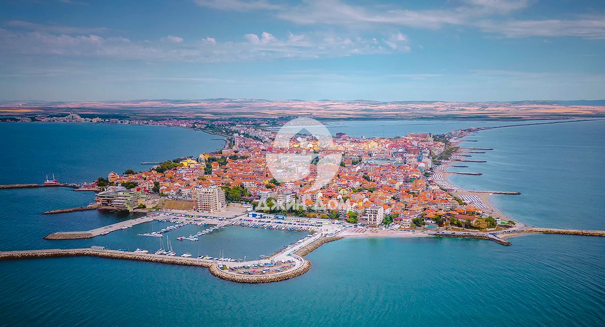 Просторен гараж за две коли в гр. Поморие - 0