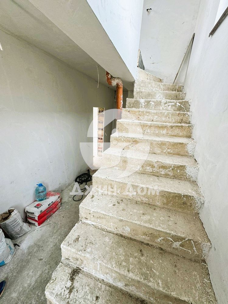 Просторна триетажна къща с ГЛЕДКА МОРЕ в с. Равна гора, гр. Варна - 0