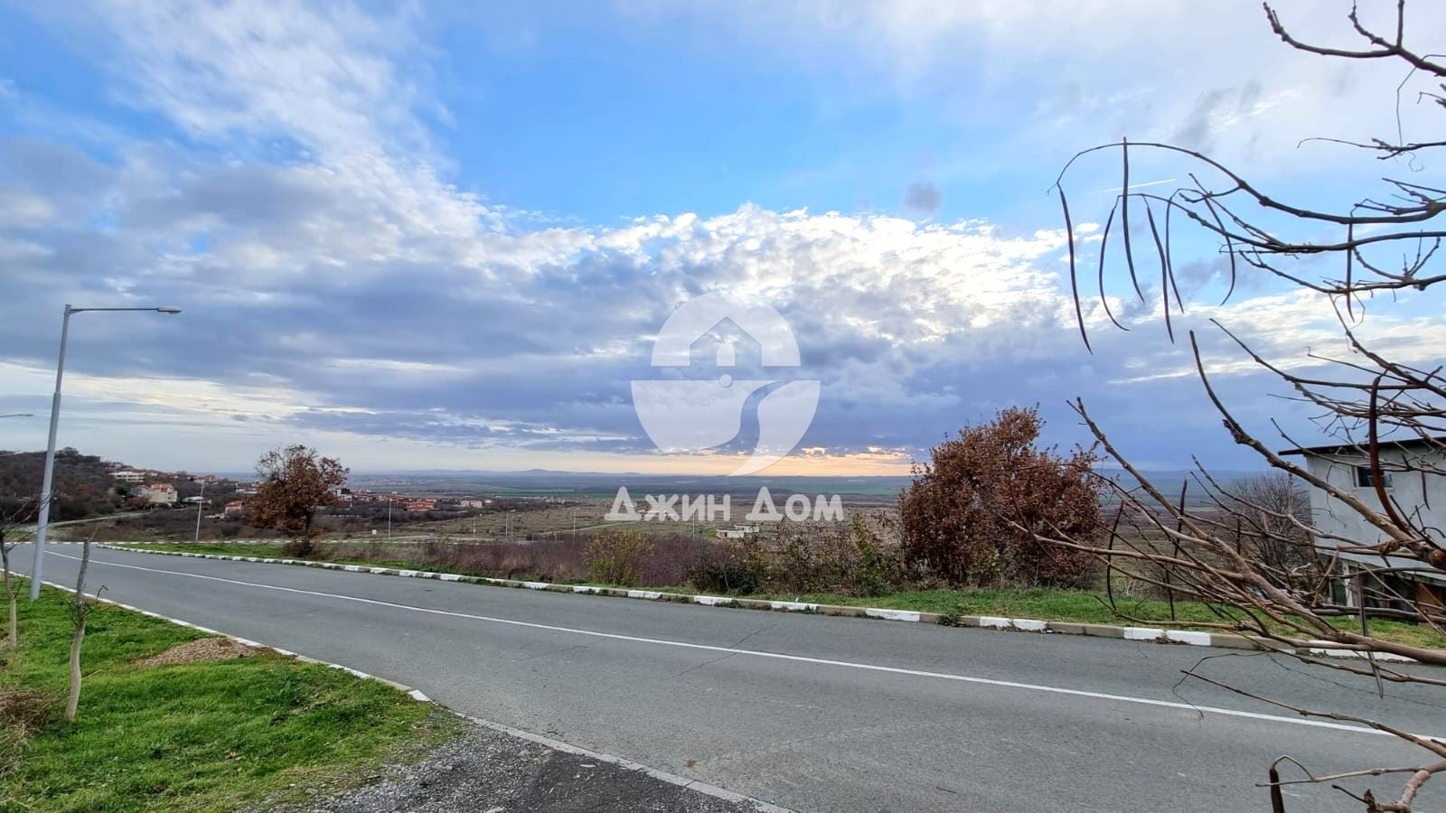 Урегулиран поземлен имот в с. Кошарица - 0