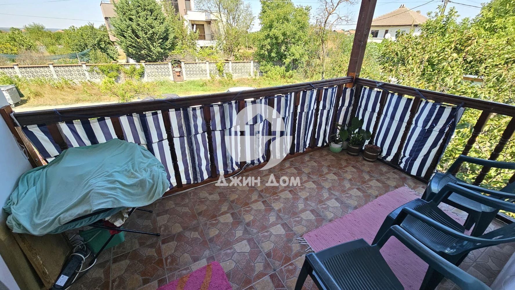 Двуетажна къща с двор в с. Тръстиково - 0