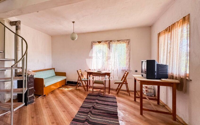 Триетажна къща с двор в с. Китка, обл. Бургас - 0