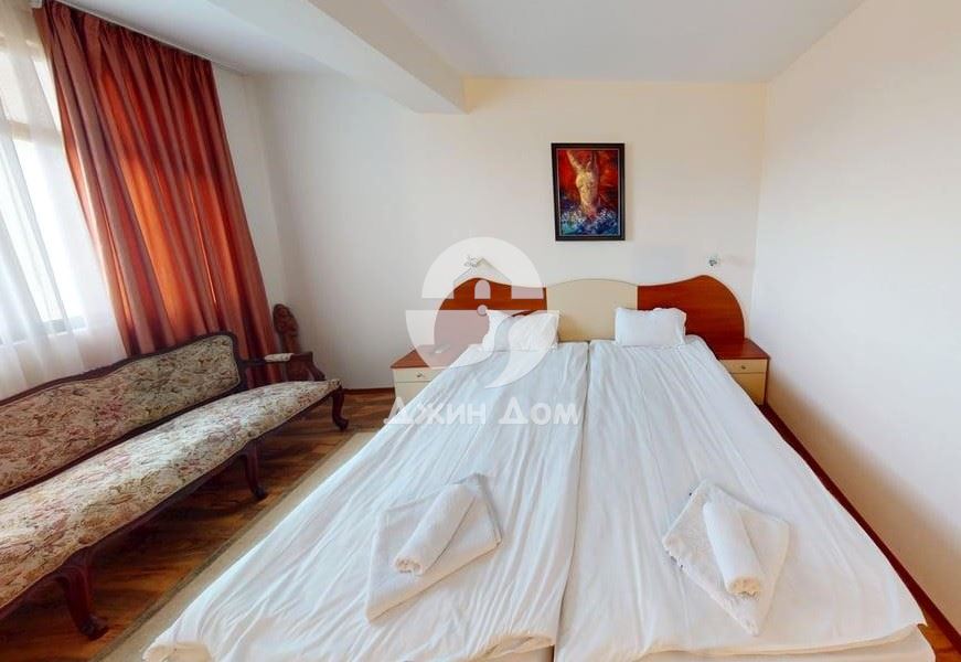 Хотел с ресторант и басейн с ПАНОРАМА МОРЕ и ПЛАНИНА в с. Кошарица - 0