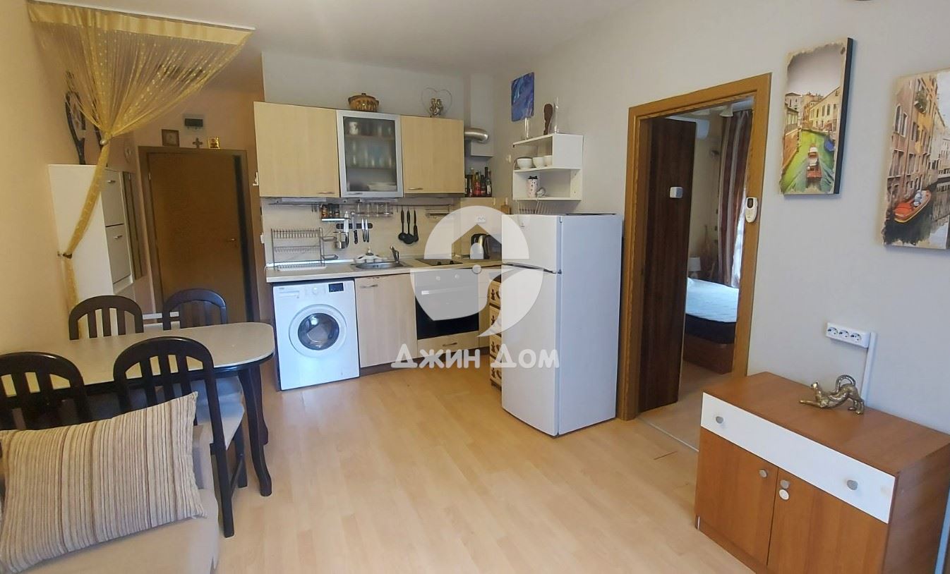 Просторен тристаен апартамент в к-с „Съни Дей 6“, к.к. Слънчев бряг - 0