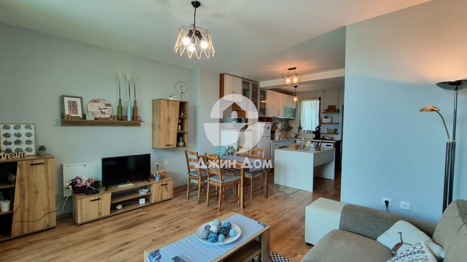 Двуетажна къща таунхаус в с. Кошарица - 0