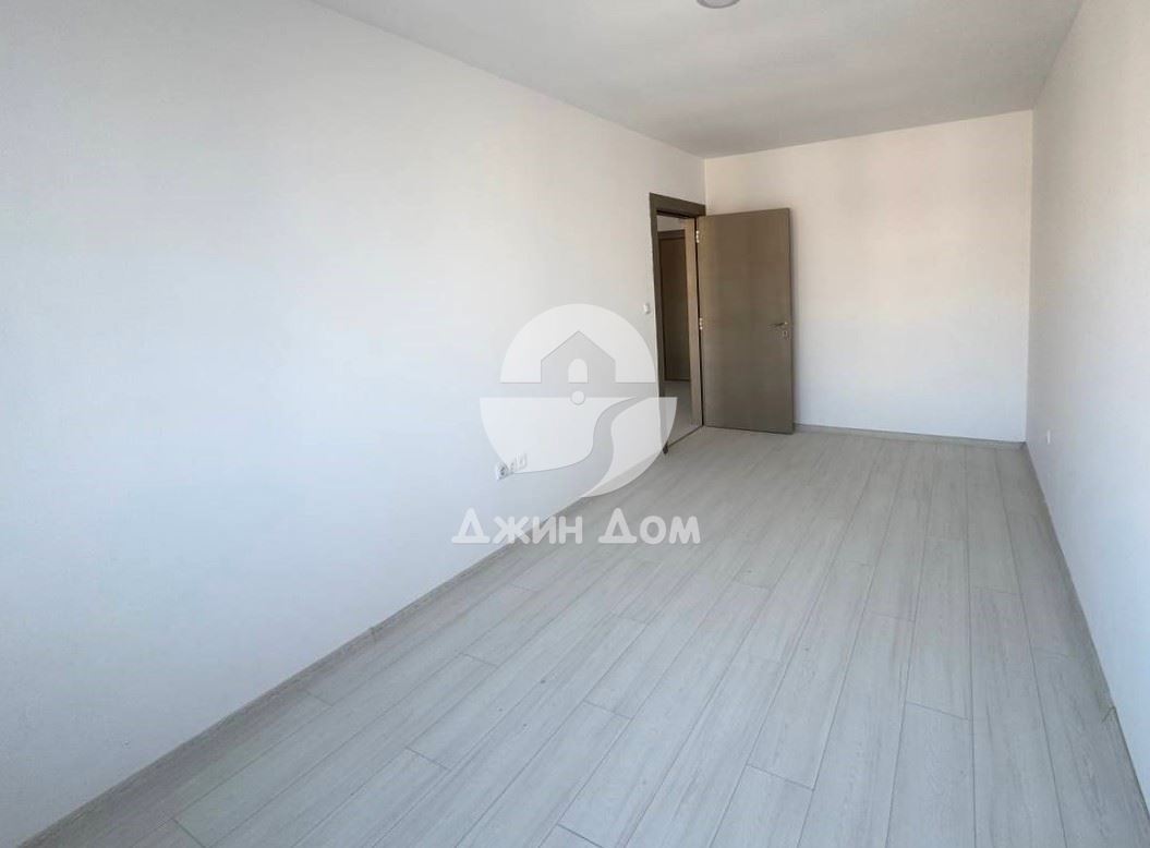 Просторен тристаен апартамент в к-с Ж'адор Сикрет Гардън, Слънчев бряг - 0