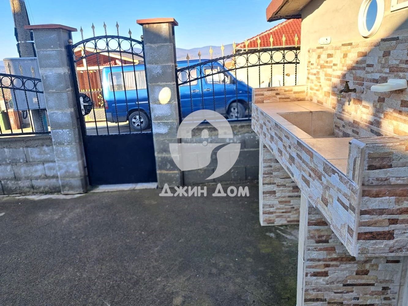 Двуетажна къща с 6 спални и гледка ПЛАНИНА в с. Черноград - 0