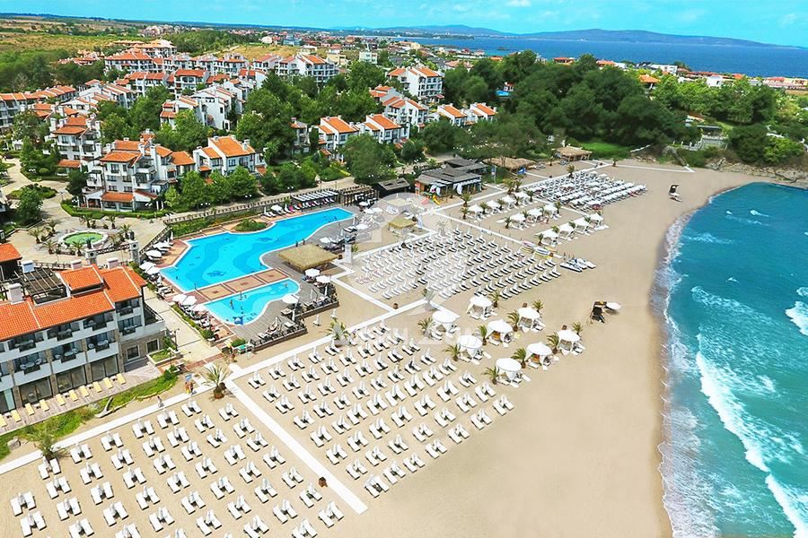 Тристаен апартамент на ПЪРВА ЛИНИЯ МОРЕ в к-с Оазис Резорт, с. Лозенец - 0