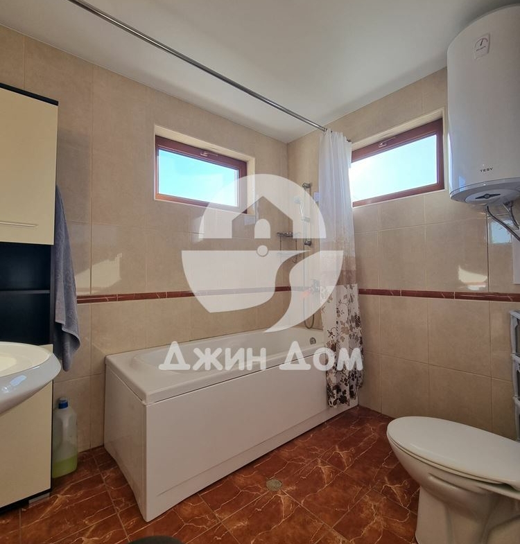 Двуетажна къща с двор в с. Бата - 0