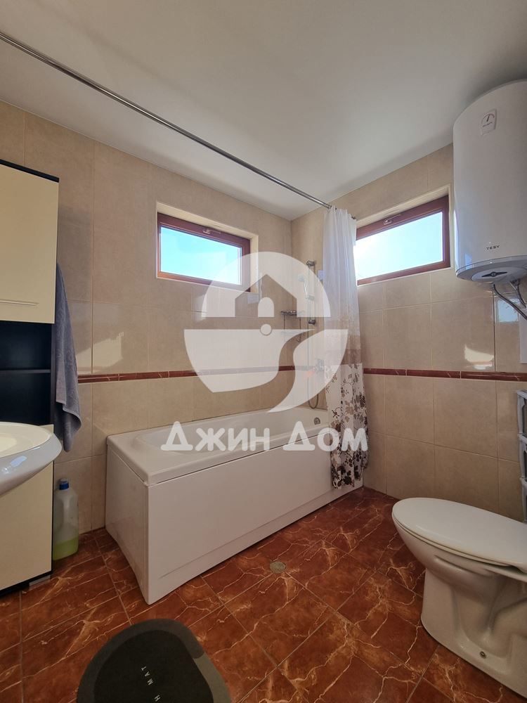 Двуетажна къща с двор в с. Бата - 0