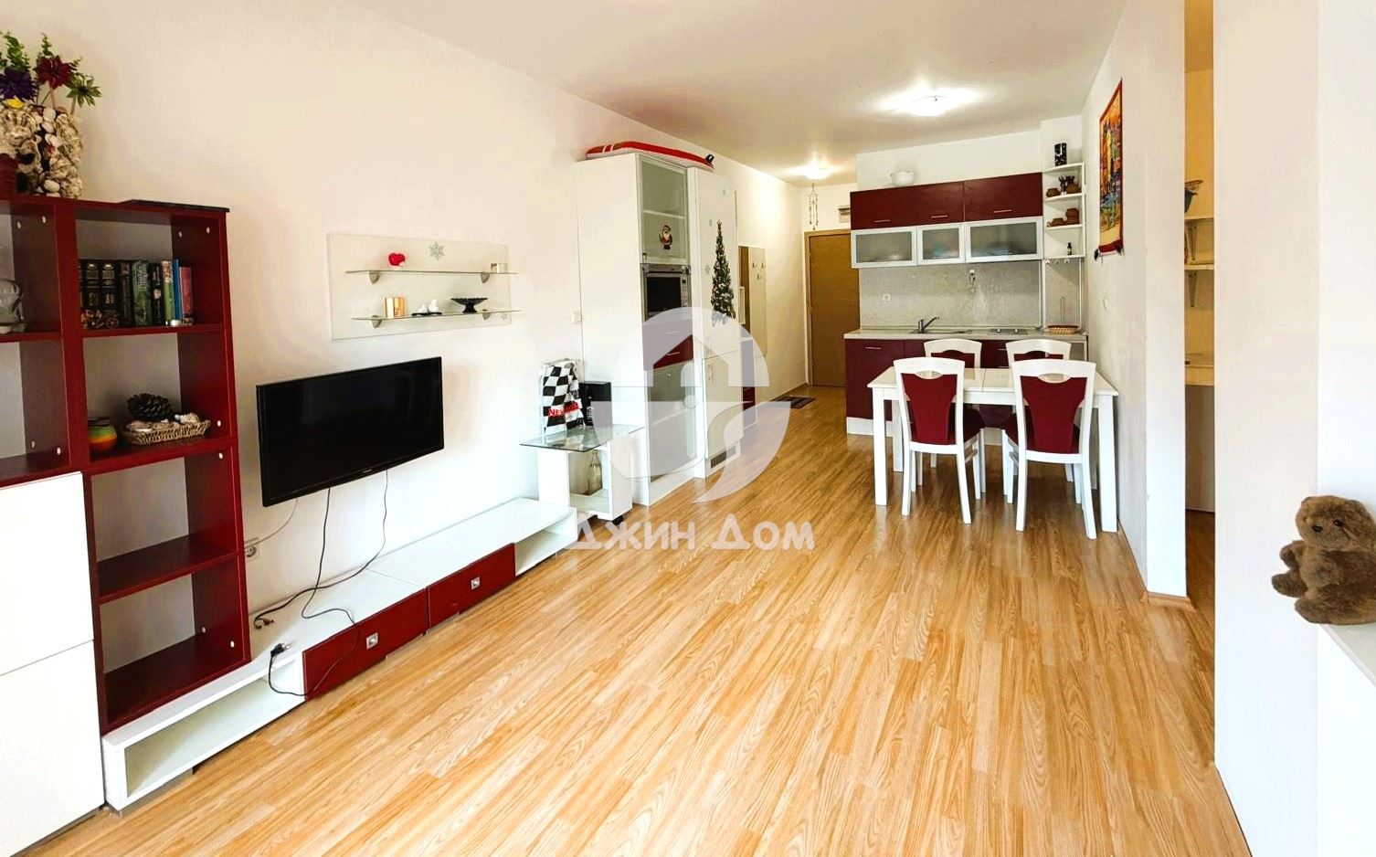 Просторен тристаен апартамент в к-с „Съни Дей 6“, к.к. Слънчев бряг - 0