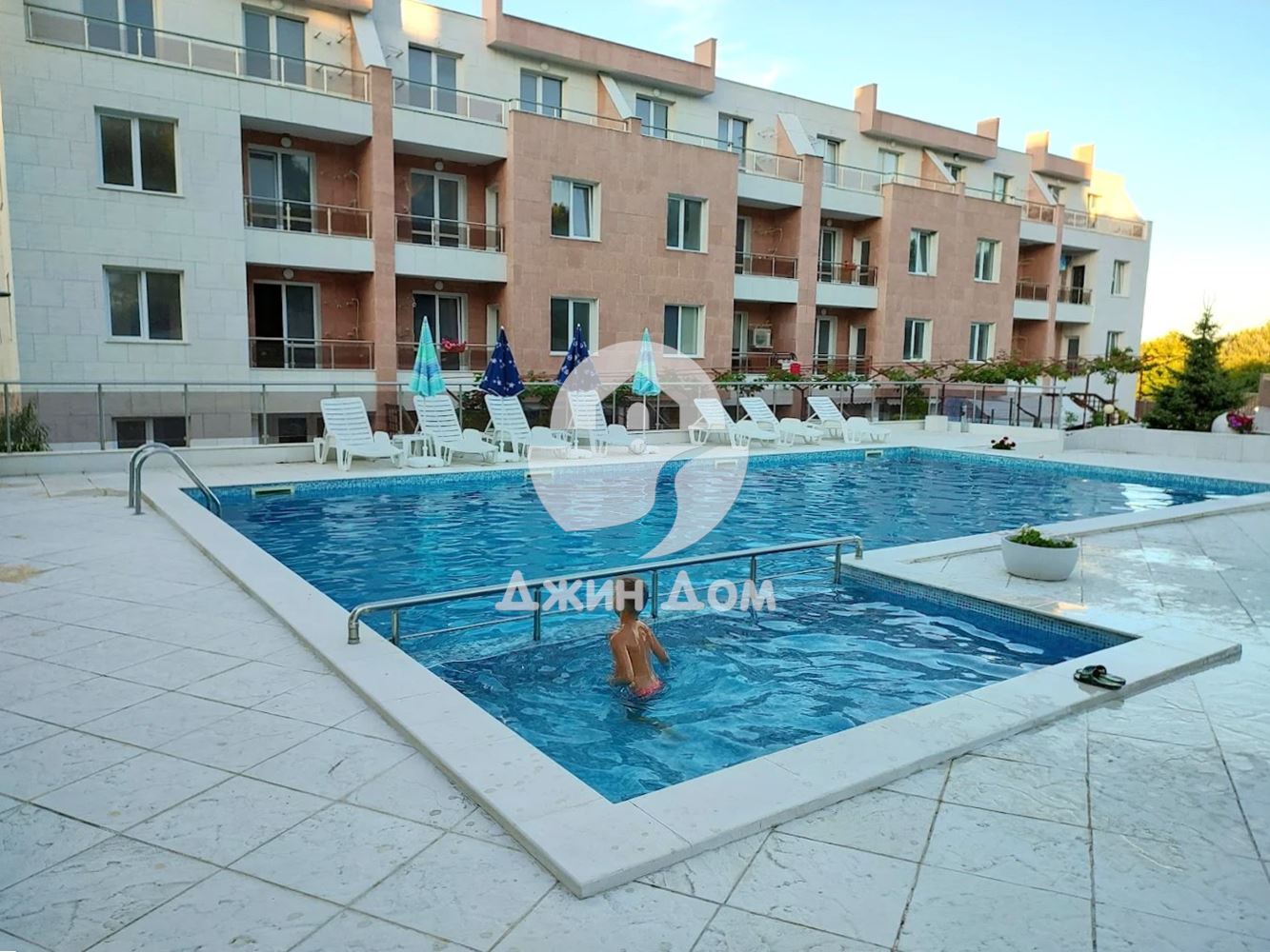 Тристаен апартамент с ГЛЕДКА МОРЕ в к-с „Киви Гардънс“, гр. Бяла - 0