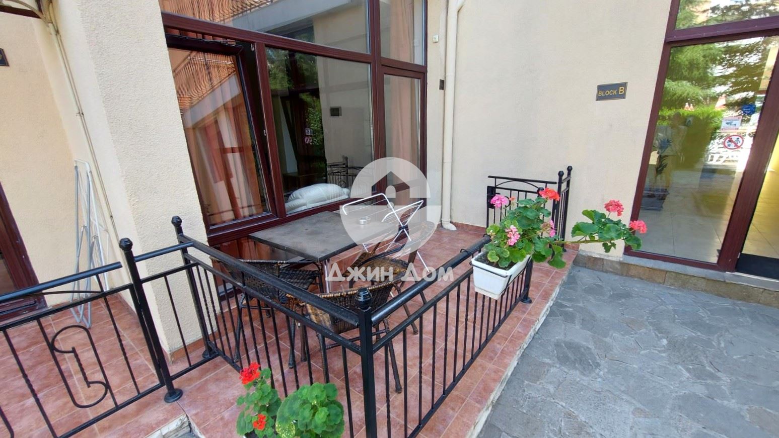 Двустаен апартамент в к-с „Роуз Вилидж“, к.к. Слънчев бряг - 0