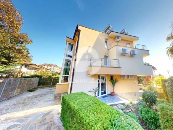 Просторна четириетажна къща с 8 спални във вилна зона „Зора" - 0