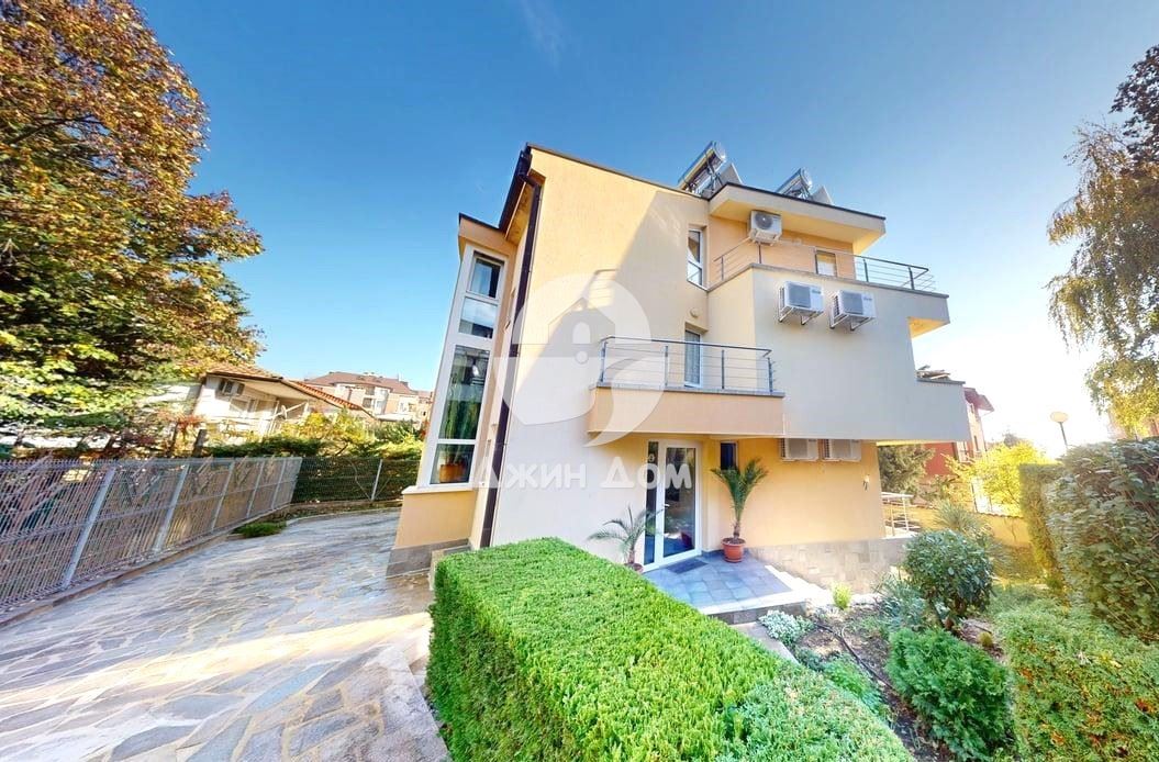 Просторна четириетажна къща с 8 спални във вилна зона „Зора" - 0