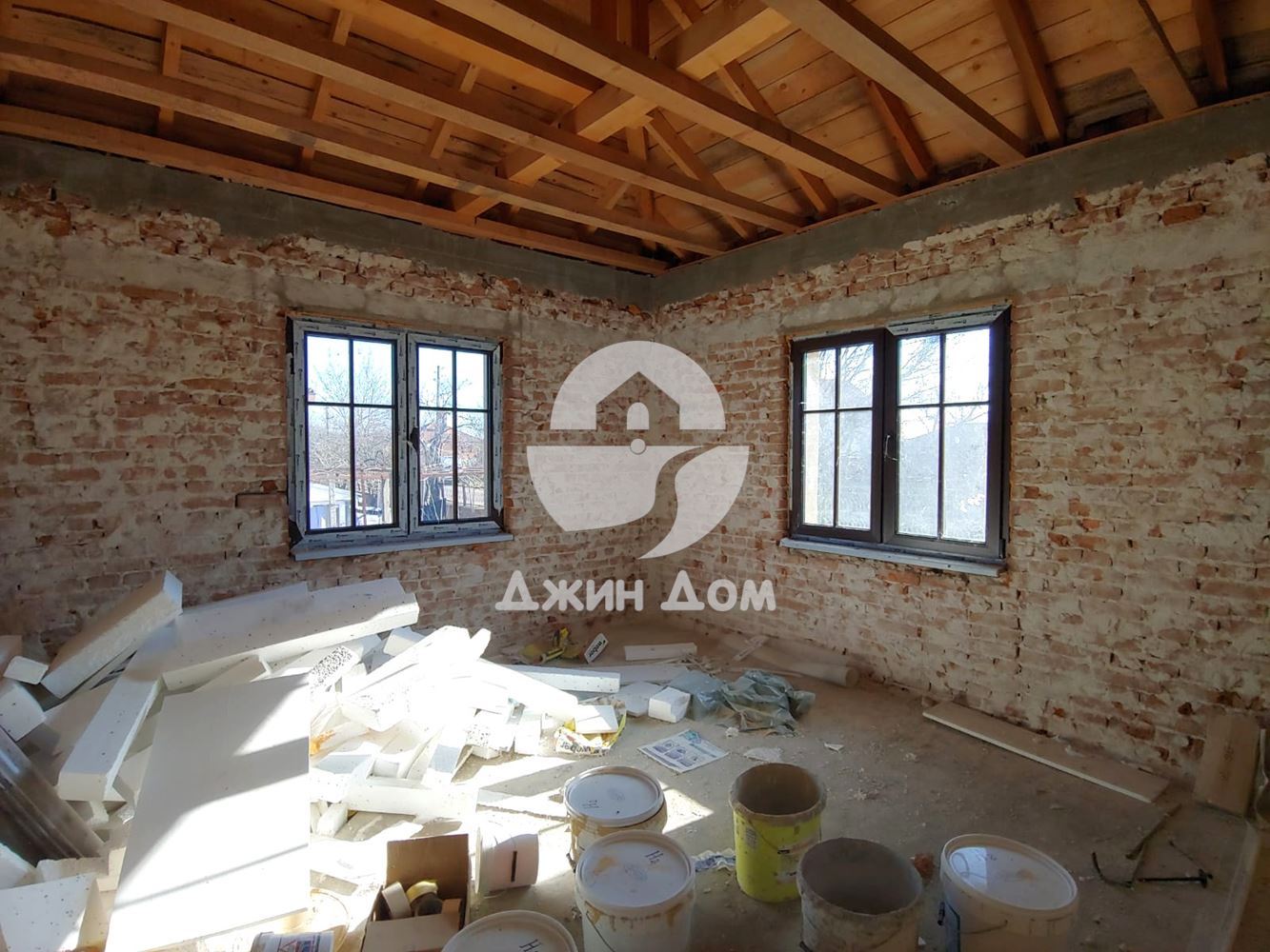 Едноетажна къща с двор в с. Тръстиково - 0