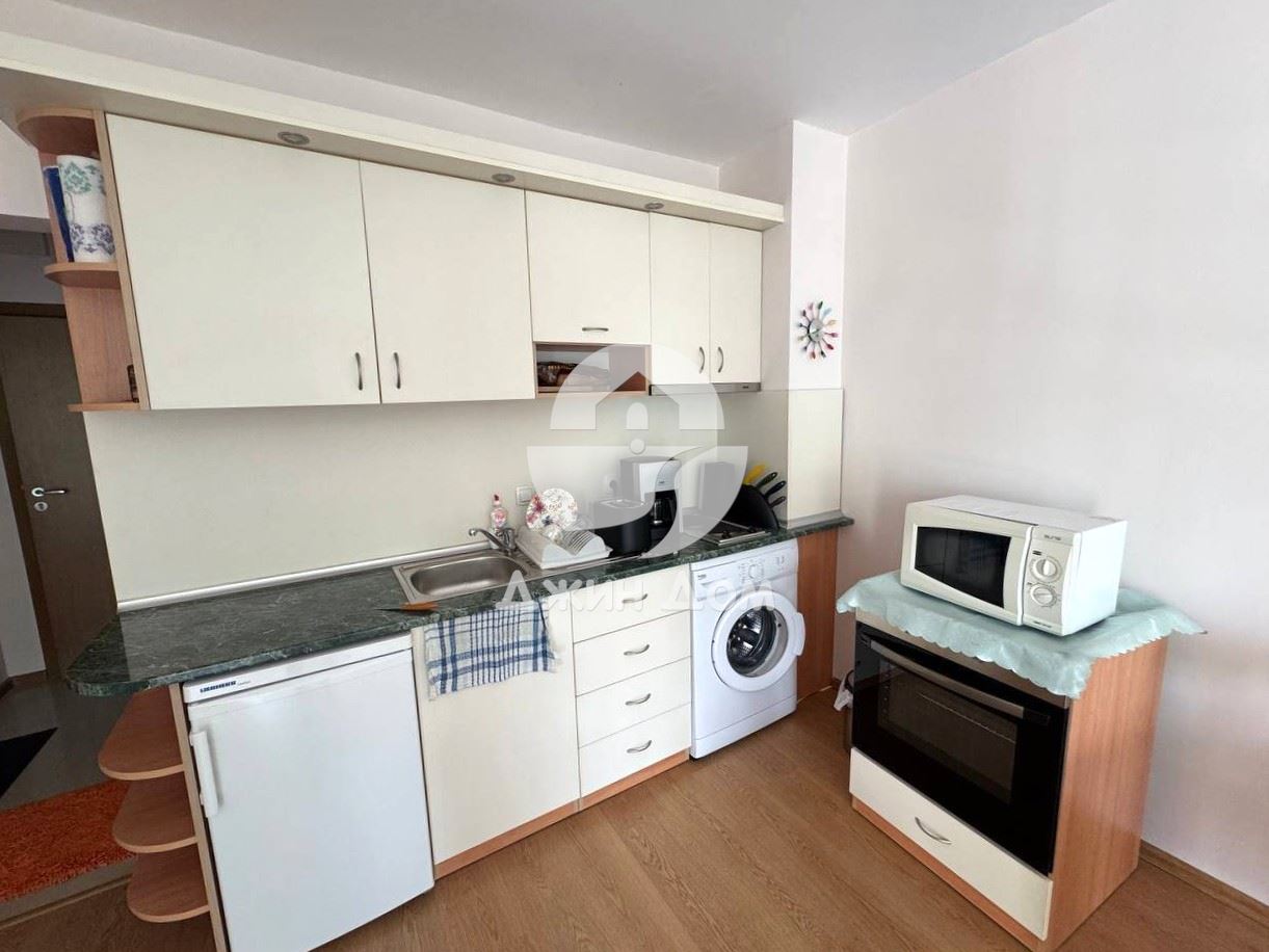 Просторен двустаен апартамент в к-с „Екселсиор“, Сл. бряг - 0