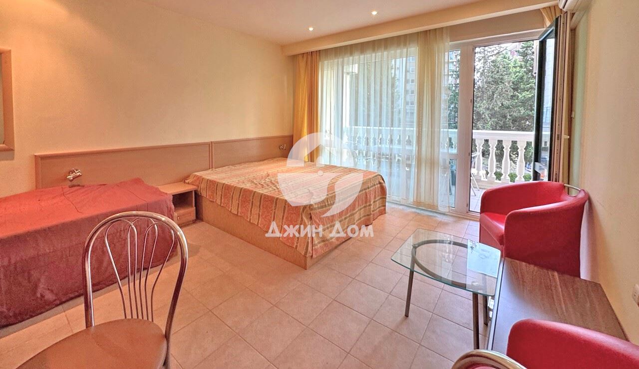 Едостаен апартамент с НИСКА ТАКСА ПОДДРЪЖКА в к-с „Планета“, Сл. бряг - 0