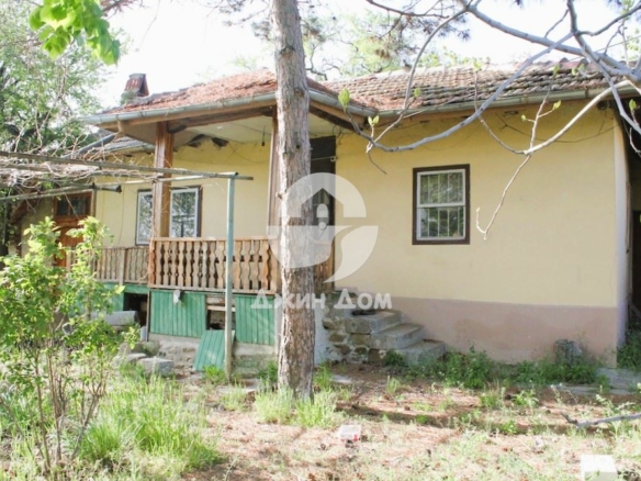 Предлагаме едноетажна къща в с. Горица - 0